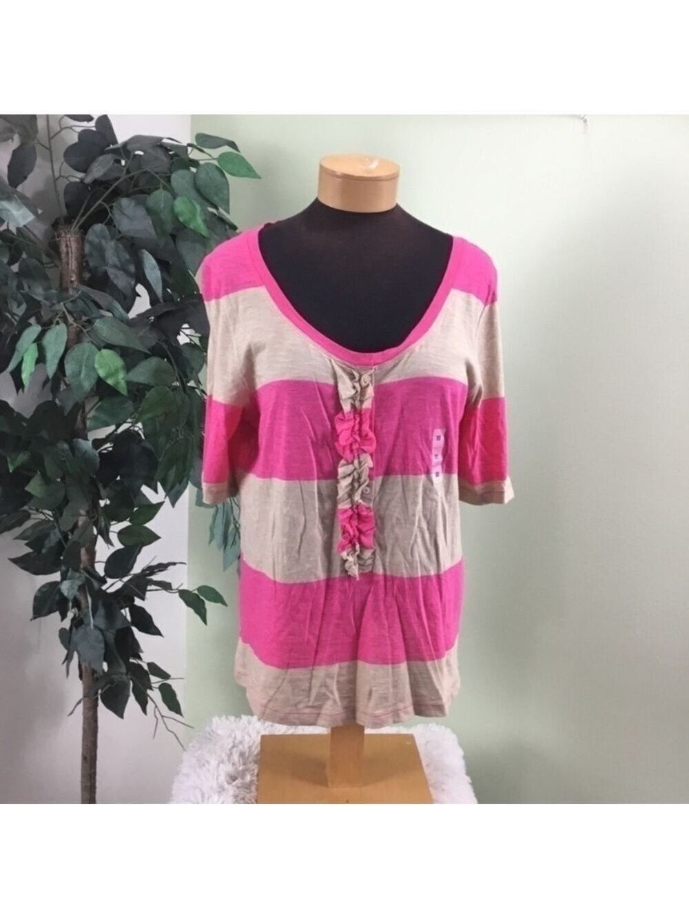 Old Navy Women’s XL Pink & Tan Stripe Ruffle Front Tee NWT